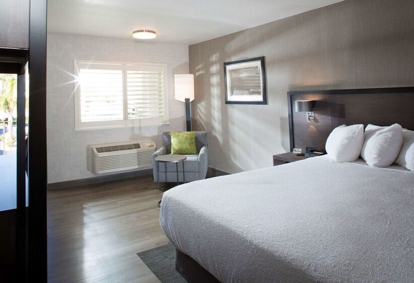 בית מלון כפרי Best Western Plus Hilltop Inn