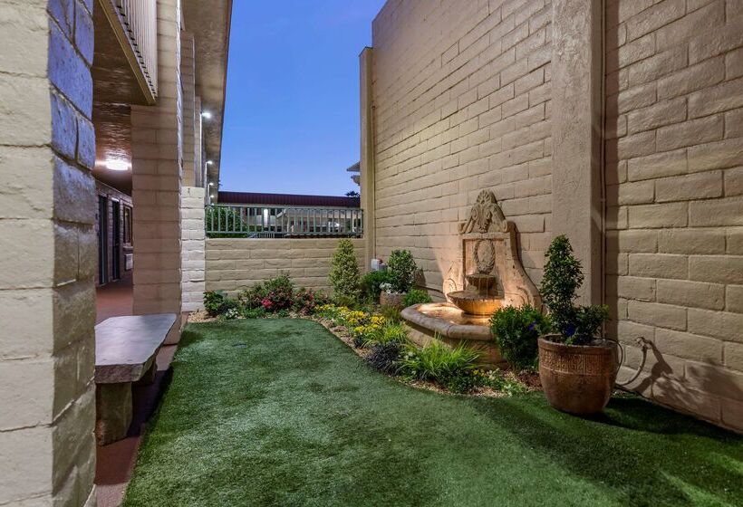 בית מלון כפרי Best Western Plus Hilltop Inn