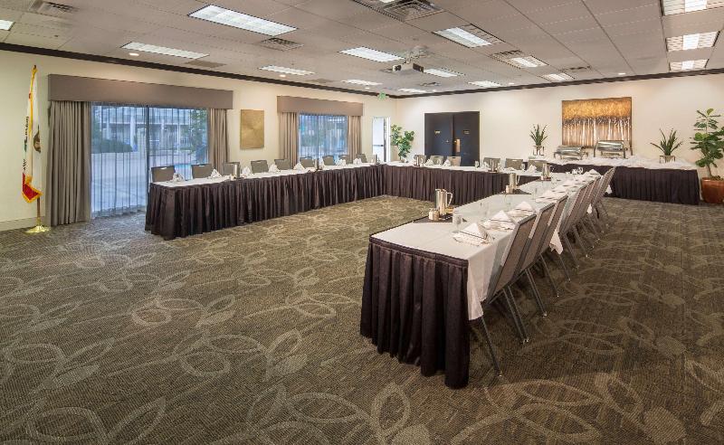 בית מלון כפרי Best Western Plus Hilltop Inn