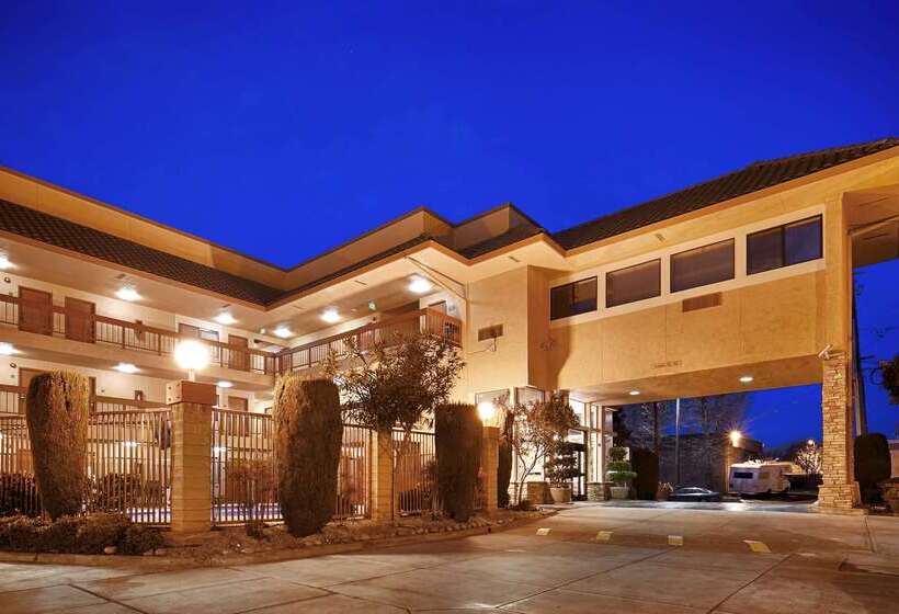 בית מלון כפרי Best Western Plus Inn Of Hayward