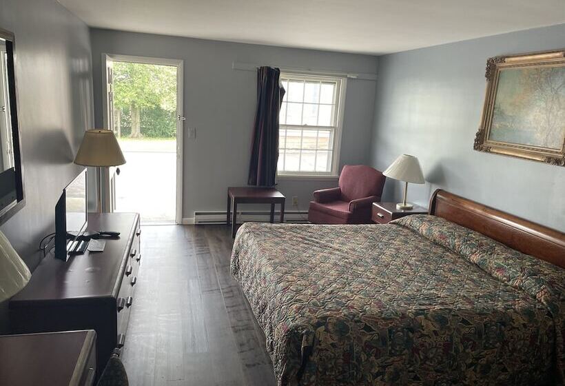 فندق Budget Host Three Crowns Motor Lodge
