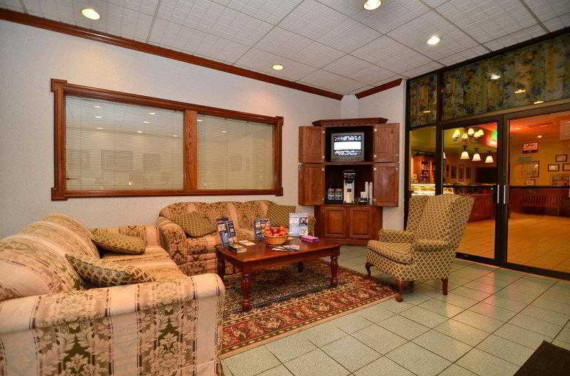 בית מלון כפרי Clarion Inn & Conference Center