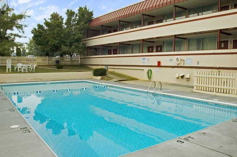 בית מלון כפרי Clarion Inn & Conference Center