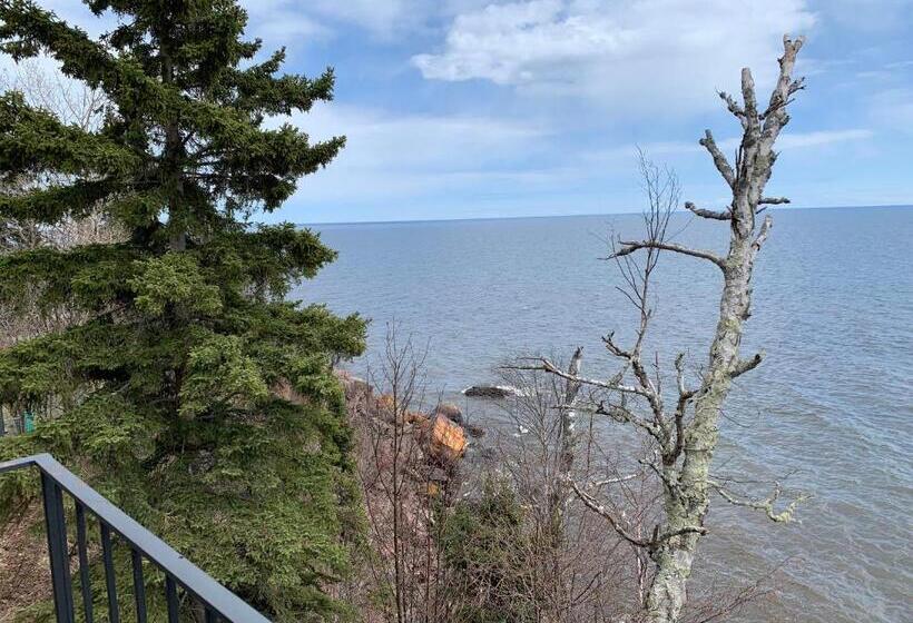 호텔 Cliff Dweller On Lake Superior