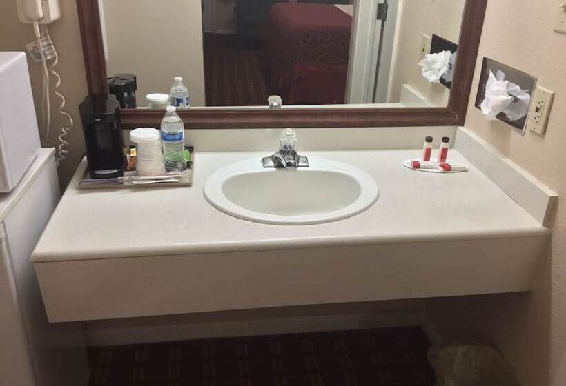 فندق Days Inn By Wyndham College Station University Drive