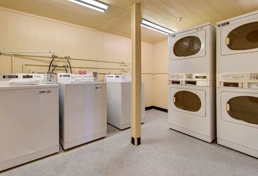 فندق Days Inn By Wyndham College Station University Drive