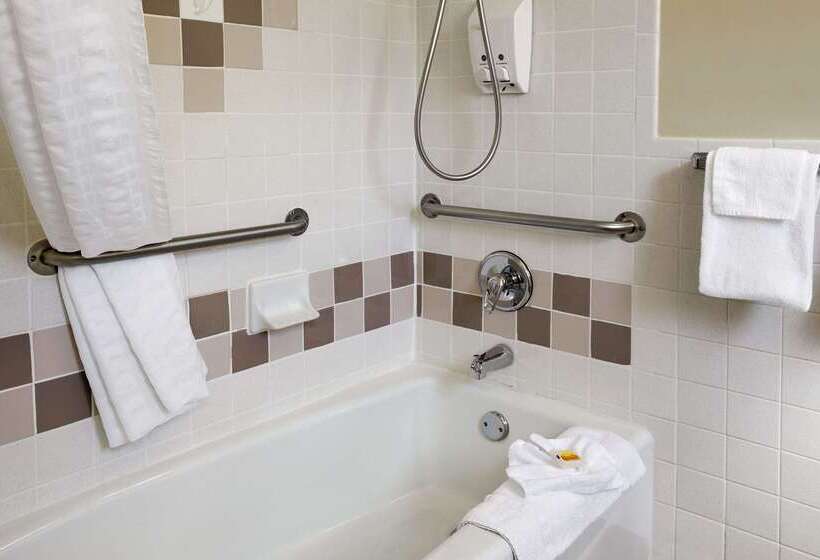 Отель Days Inn & Suites By Wyndham Trinidad