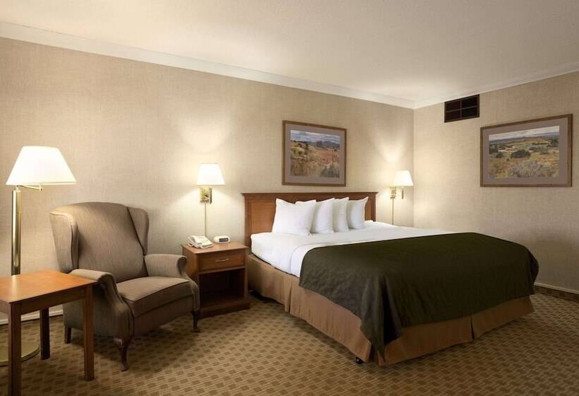 Отель Days Inn & Suites By Wyndham Trinidad