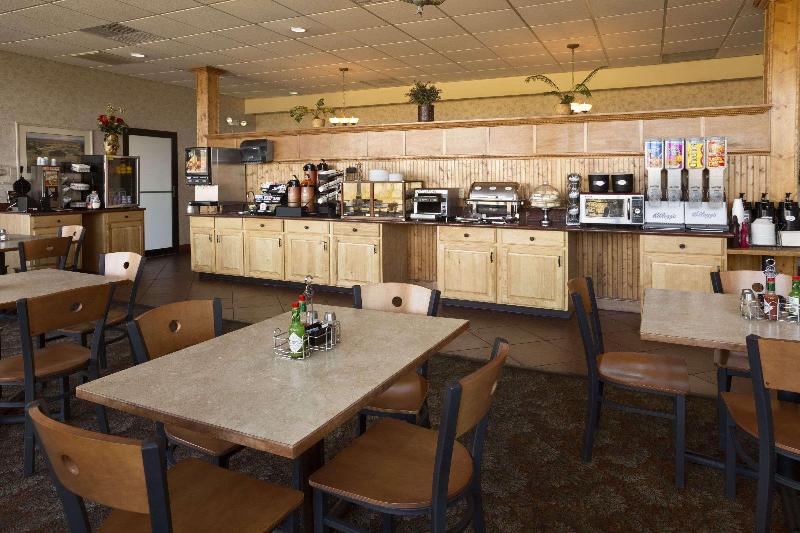 Отель Days Inn & Suites By Wyndham Trinidad