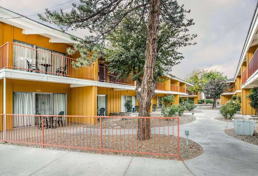 هتل Econo Lodge Near Reno Sparks Convention Center