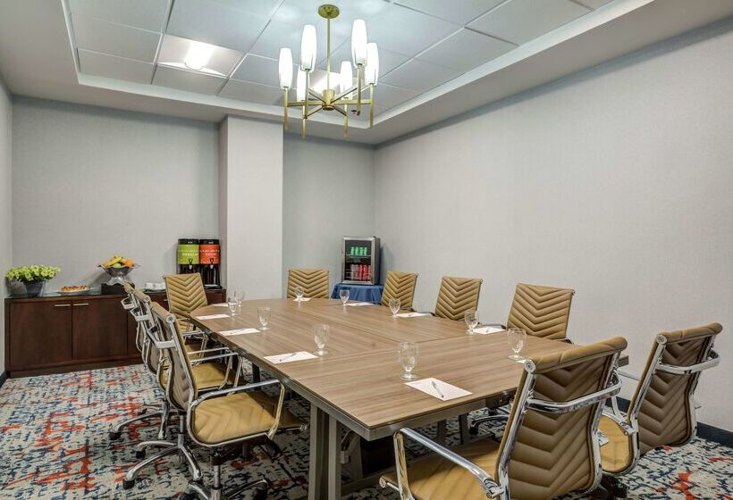 בית מלון כפרי Hilton Garden Inn Boston/waltham