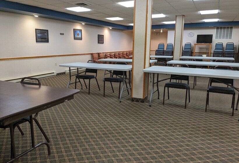 בית מלון כפרי Magnuson Copper Crown