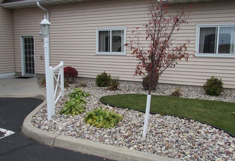 호텔 Magnuson Grand Pioneer Inn And Suites