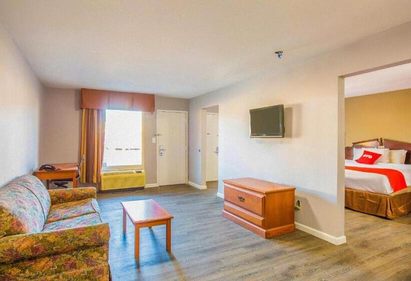 هتل Rodeway Inn & Suites