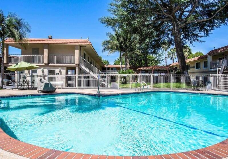 هتل Quality Inn & Suites Thousand Oaks   Us101
