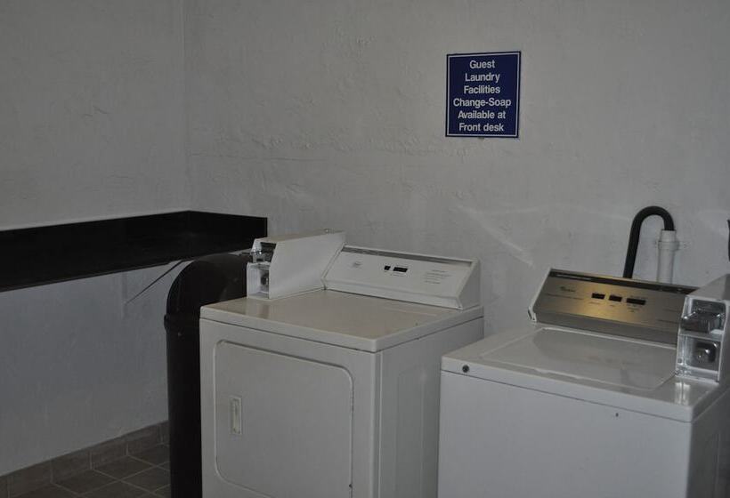 فندق Ramada By Wyndham Cocoa