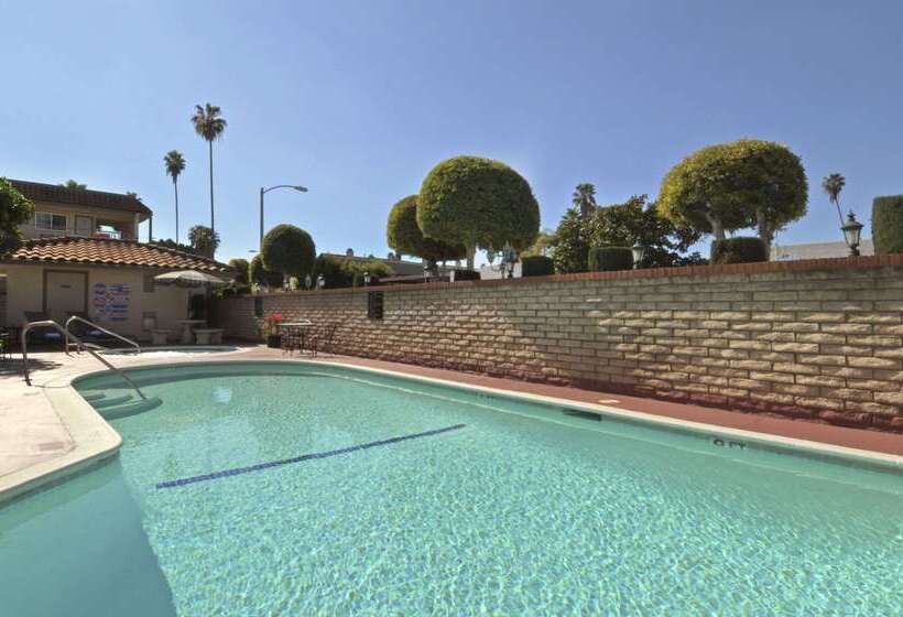 فندق Ramada By Wyndham Pasadena
