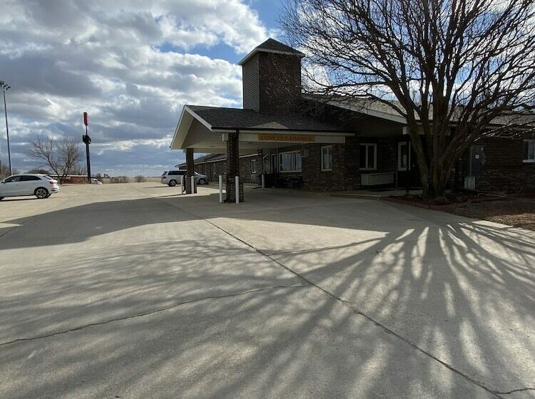 فندق Relax Inn And Suites