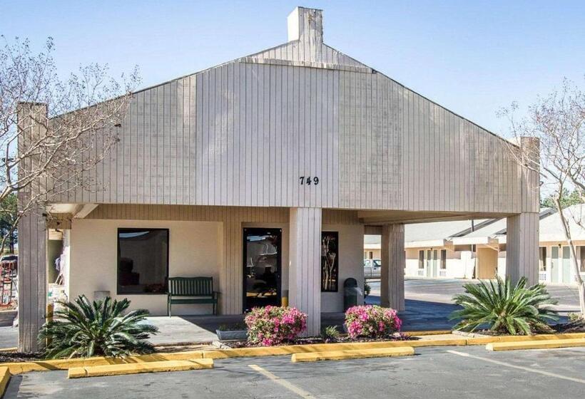 هتل Rodeway Inn & Suites