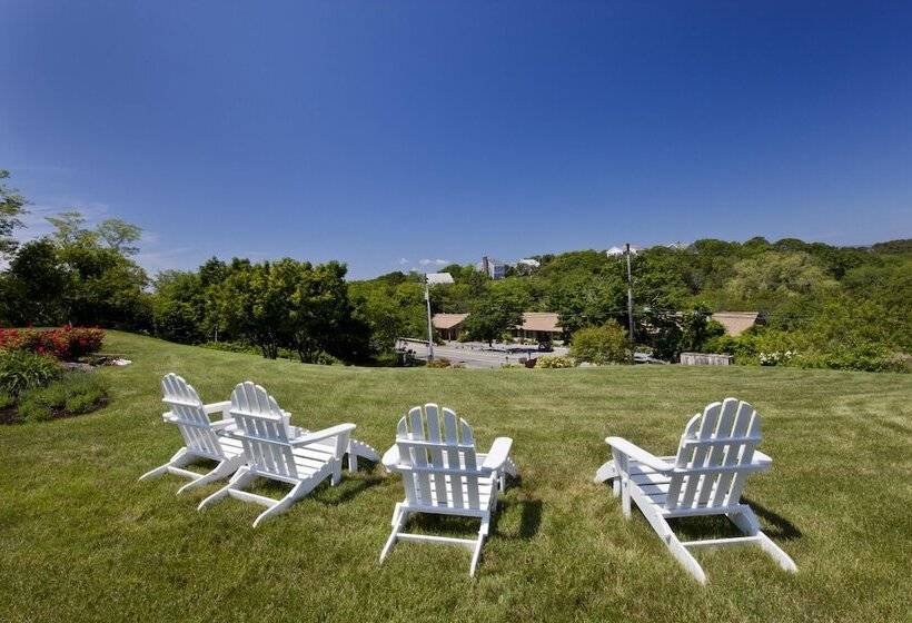 هتل The Seaglass Inn & Spa