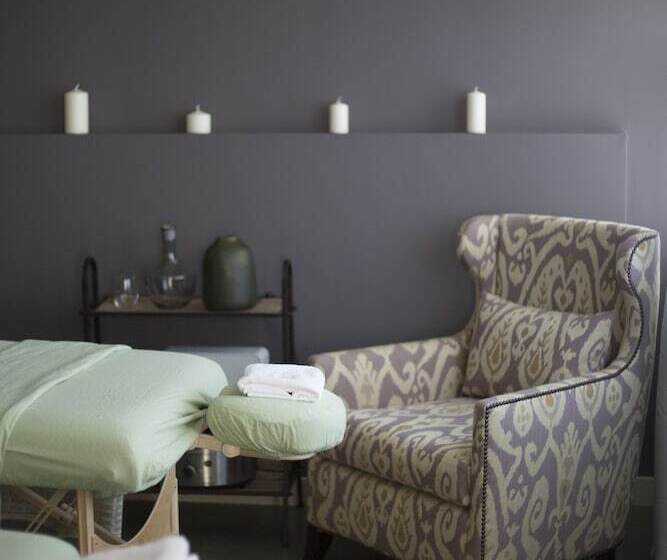 هتل The Seaglass Inn & Spa