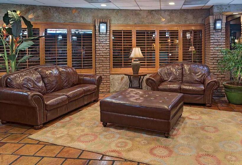 هتل Stevens Inn A Howard Johnson By Wyndham