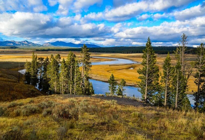 The Ridgeline Hotel At Yellowstone, Ascend Hotel Collection
