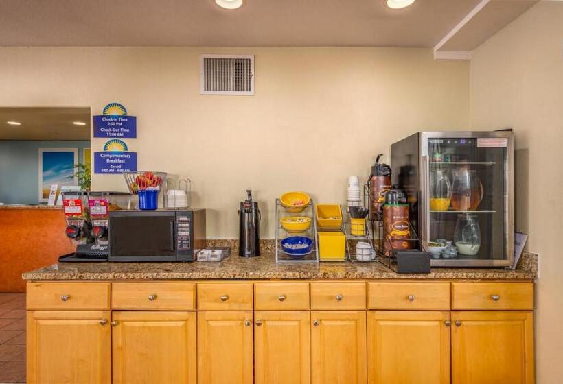 فندق على الطريق Days Inn By Wyndham Socorro