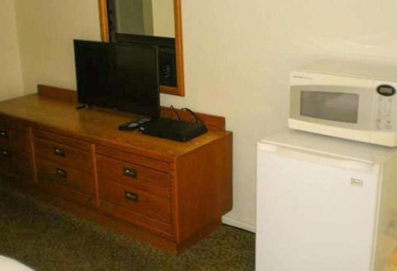 فندق على الطريق Magnuson Hotel Park Vue