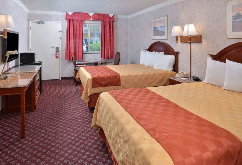 בית מלון כפרי Americas Best Value Inn & Suites Fontana