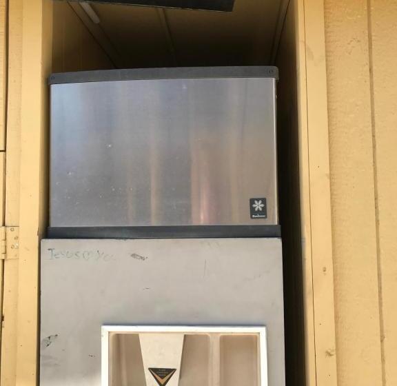 هتل Americas Best Value Inn Visalia