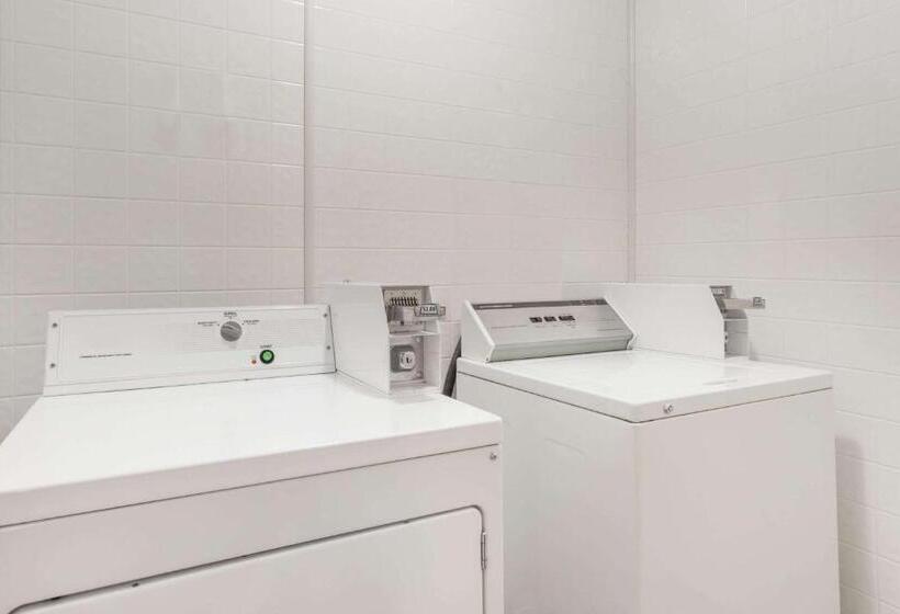 هتل Baymont By Wyndham Greensboro/coliseum