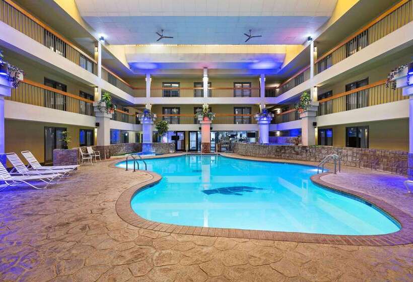 هتل Baymont By Wyndham Shakopee