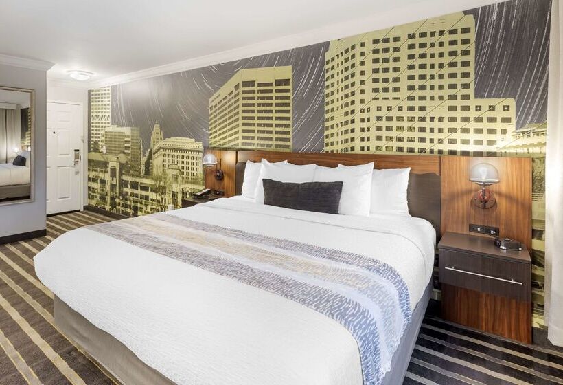 هتل Best Western Plus Milwaukee West