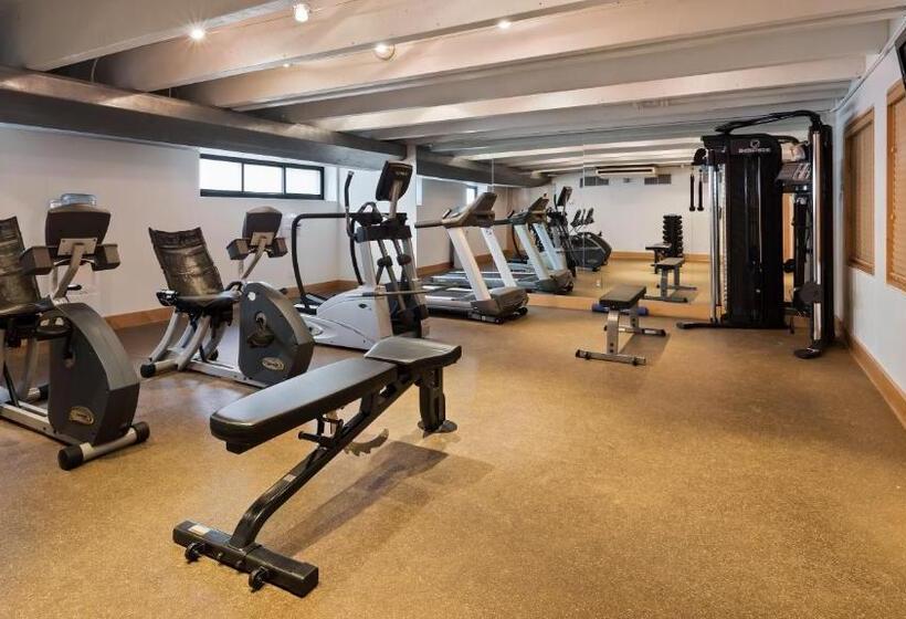 هتل Best Western Plus Milwaukee West