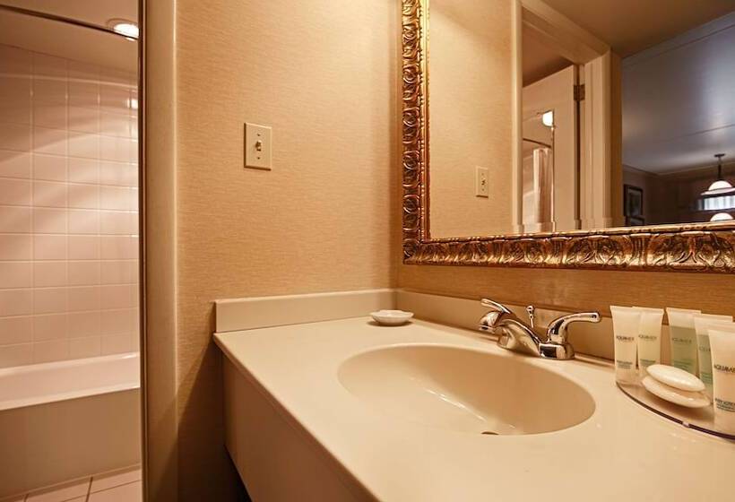 ホテル Best Western Plus Revere Inn & Suites