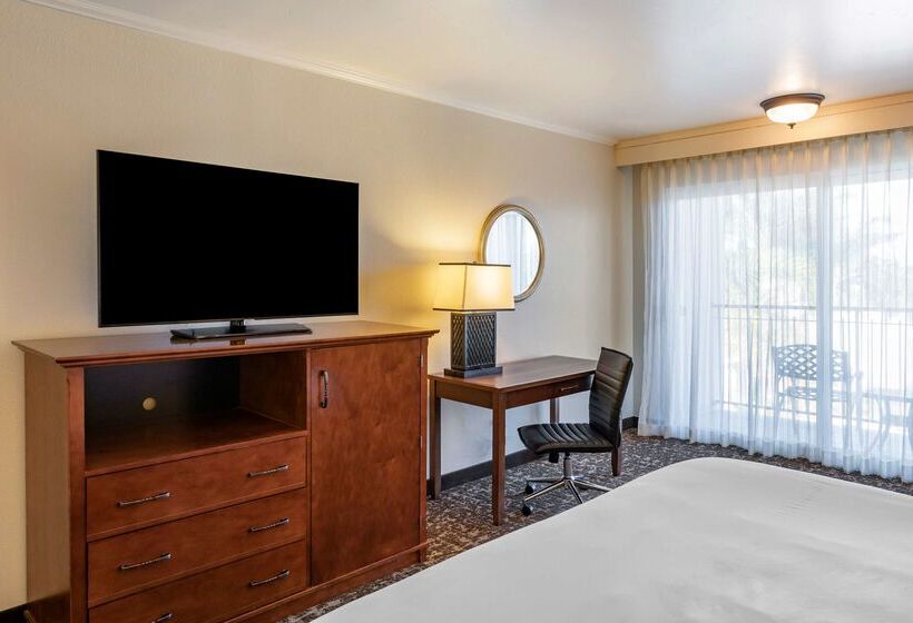 בית מלון כפרי Best Western Plus Royal Oak