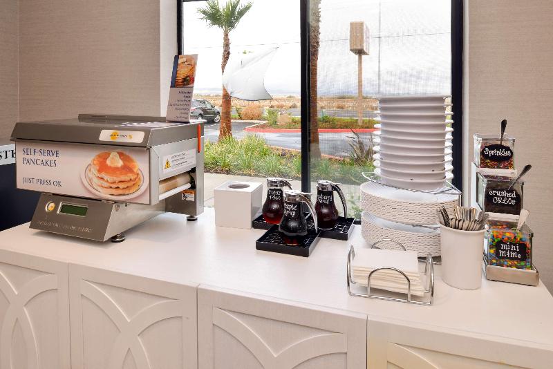 בית מלון כפרי Best Western Plus West Covina Inn