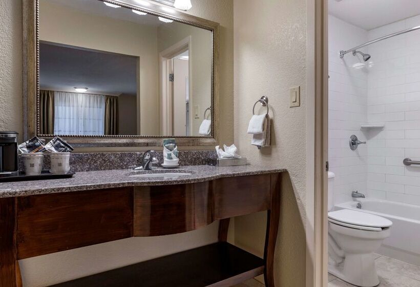 Отель Best Western Swiss Clock Inn