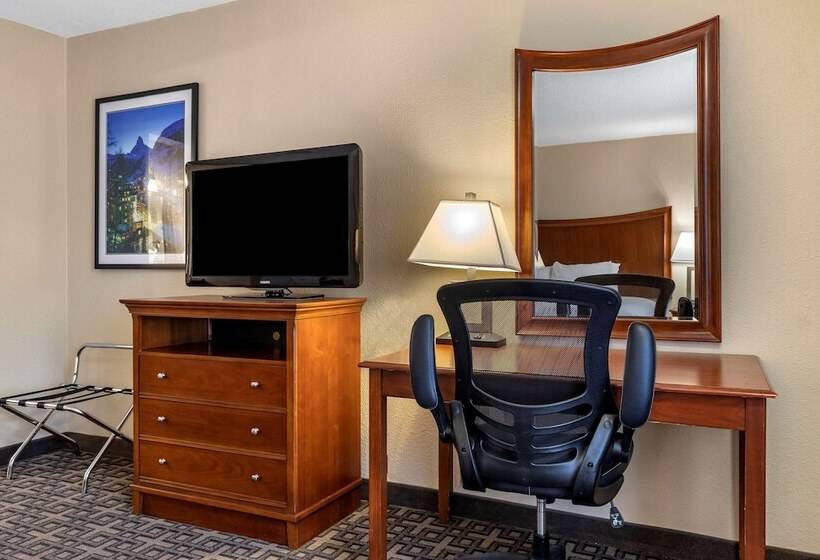 Отель Best Western Swiss Clock Inn