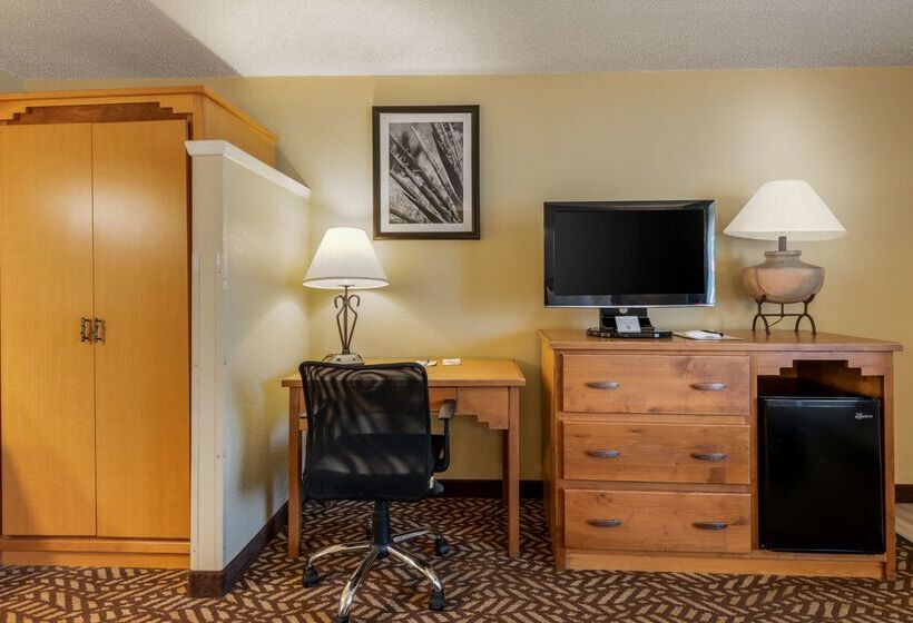 Отель Best Western Turquoise Inn & Suites