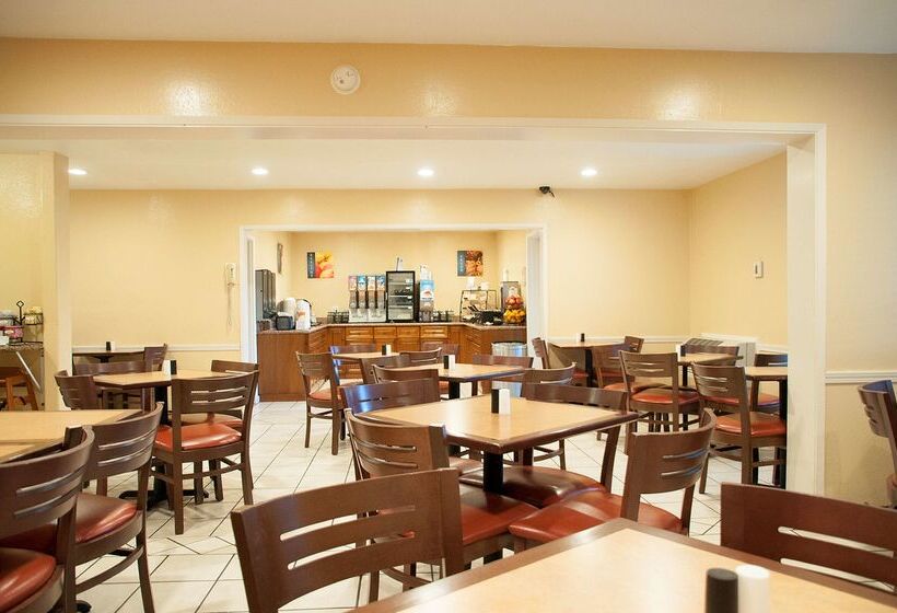 هتل Best Western Village Inn
