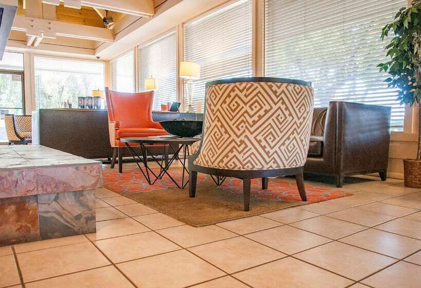 هتل Best Western Village Inn