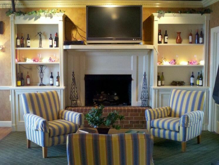 호텔 White Columns Inn