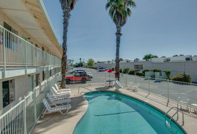 בית מלון כפרי Bridgeway Inn & Suites