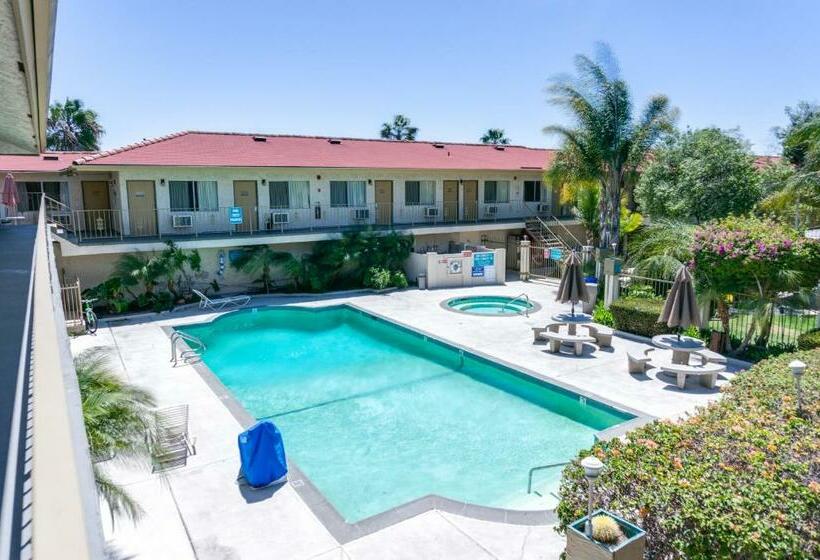 هتل California Suites