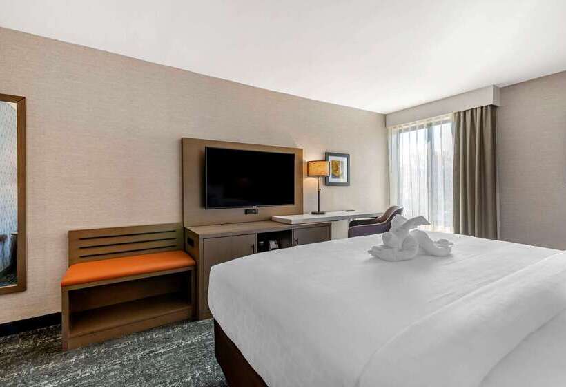 فندق Clarion Inn