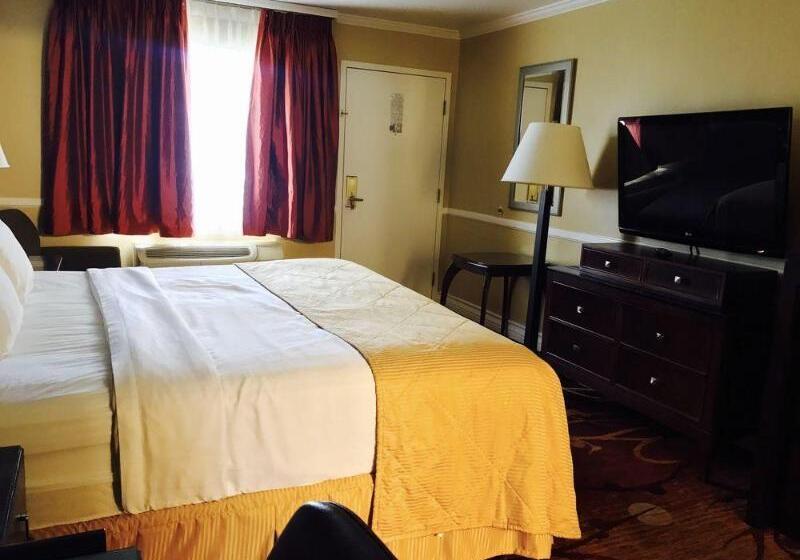 호텔 Clarion Inn Near China Lake Naval Station