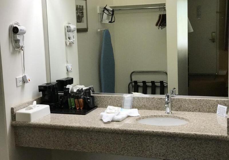 호텔 Clarion Inn Near China Lake Naval Station