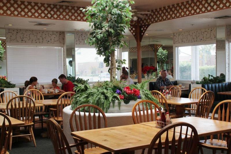 호텔 Clarion Inn Near China Lake Naval Station
